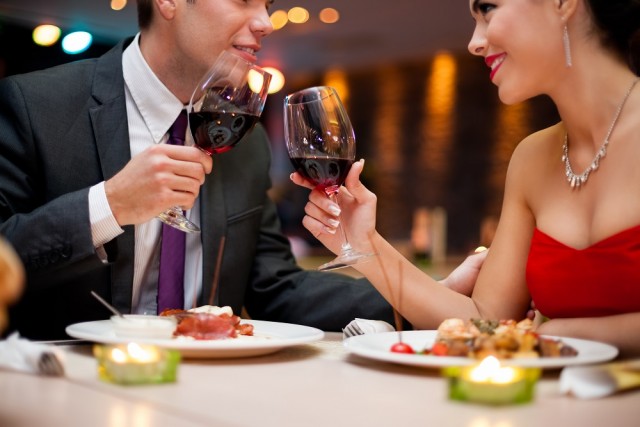 Как сделать романтический ужин? Удивляем своего мужа