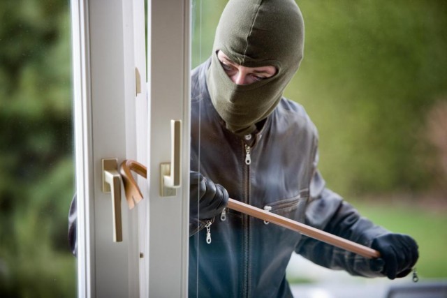 Как обезопасить свой дом от грабителей