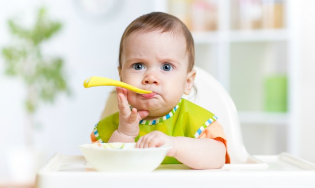 Как научить малыша жевать?