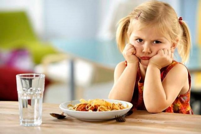 Ребенок отказывается есть в детском саду