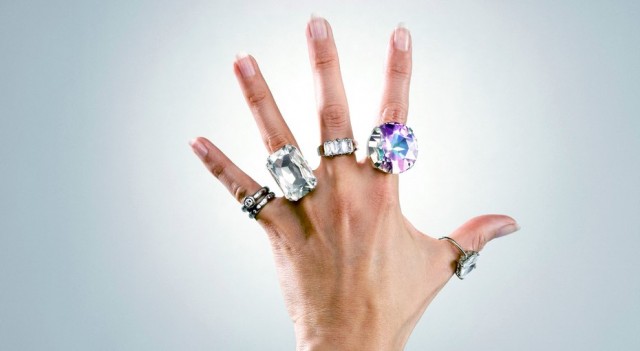 Как снять кольцо с отекшего пальца