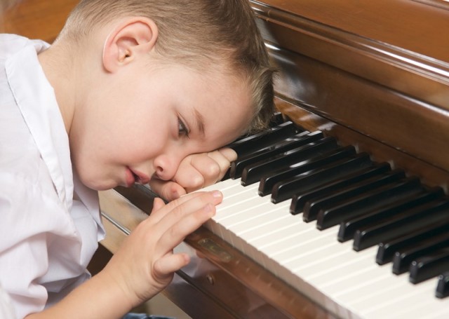 Нужно ли отправлять ребенка в музыкальную школу