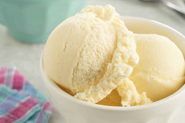 Почему больное горло заедают мороженым
