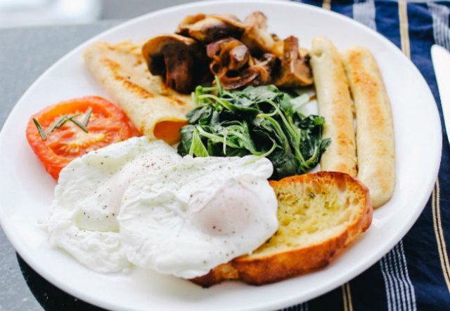 Польза и вред завтрака: ученые выяснили, когда лучше не есть
