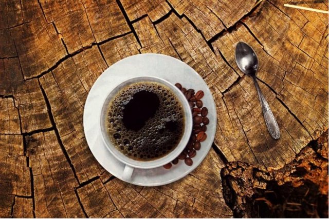 Кофе и молоко: какие напитки мешаю сделать живот плоским
