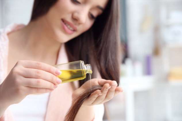 Полезно ли касторовое масло в уходе за волосами и кожей