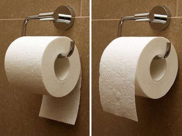 «Бумажный вопрос»: как правильно вешать рулон в туалете