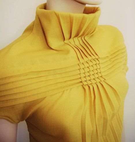 Идеи оригинального оформления верха блузок и платьев