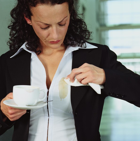 Чем вывести пятно от кофе с одежды: эффективные способы