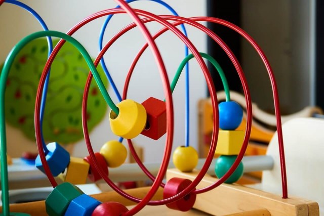 Полезные развивающие игрушки: понятие, преимущества и недост