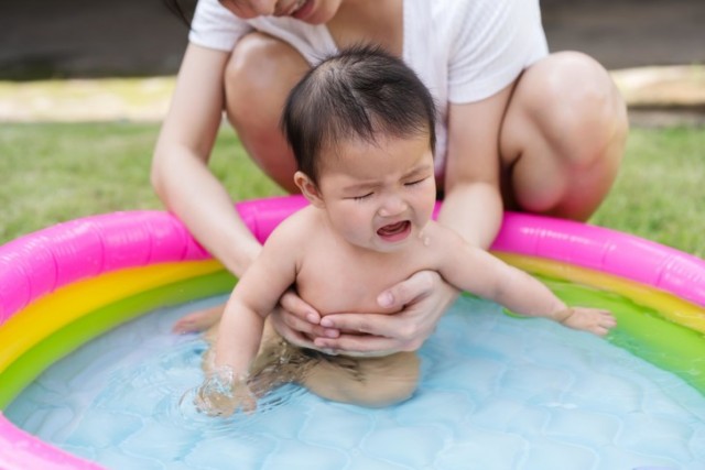 Что делать, если ребенок боится воды: советы психолога